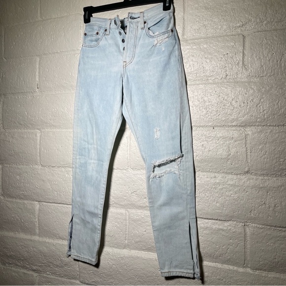 Women's LEVIS JEANS SMALL - Picture 4 of 8